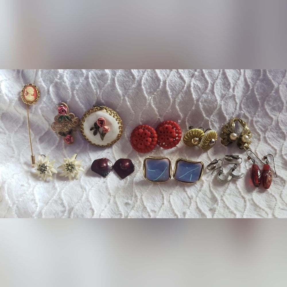 Lot of Vintage clip-on earrings Etc